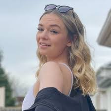 Emily Peddle's Instagram, Twitter & Facebook