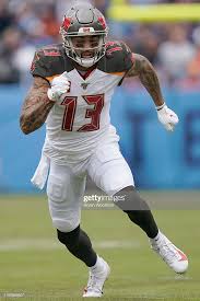 Mike Evans Of The Tampa Bay Buccaneers Sprints Off The Line Of In 2020 Tampa Bay Buccaneers Mike Evans Buccaneers