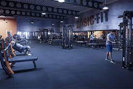 Vind jij het ook moeilijk gemotiveerd te blijven om de gym in te duiken en dat ook vast te houden? Basic Fit Why Basic Fit