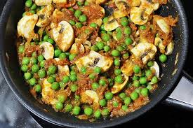 Matar mushroom recipe, a creamy, tasty, restaurant style mushroom curry made with green peas & mushrooms. Matar Mushroom Mutter Mushroom Swasthi S Recipes