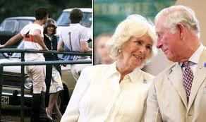 El príncipe carlos y su esposa camila, duquesa de cornualles, celebraron este jueves su decimoquinto aniversario de boda. Noticias De Camilla Parker Bowles Preciosa Para El Joven Principe Carlos Como Una Mujer Mayor Sabia Celebrity Land
