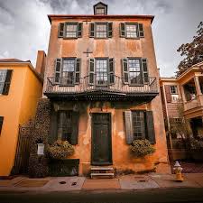 This Was The First Post Office In Charleston Before 1753 If You Squint Hard Enough You Can Still Explore Charleston Historic Charleston Sc Small Town America