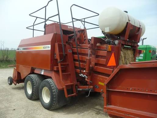 Hesston 4760 Baler