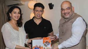 Madhuri Dixit Welcomes Special Guests At Her Mumbai Residence Hindi Movie News Bollywood Times Of India Madhuri dixit (diucapkan maːdʱuːrɪ diːkʃɪt;