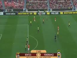 Execução perfeita na marcação de um livre direto. Jogo Benfica Sporting Hoje Online Gratis