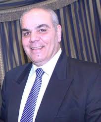 illum ghandu lbirthday Lawrence Portelli membru tas Socjeta. Lawrence huwa  il persuna responsabli mis Socjeta peress li jokkupa l kariga ta Segretarju  Generali. issibu kulljum l officcju jahdem fil kwiet.bniedem afffidabli li