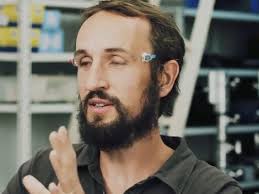 Electrodes Turn Your Eyelids Into 3D Shutter Glasses