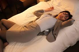 SSIS-586 Patronuyla içtikten sonra kadın sekreter