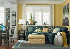 من الحلول اللى ممكن ننفذها فى المساحات الصغيرة ان الارضيه بين السجاد المفروش تكون ظا Furniture Placement Living Room L Shaped Living Room Living Room Designs
