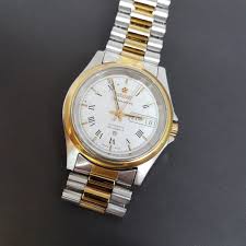 Индикация числа и дня недели. Buy Titoni Watch Up To 70 Off
