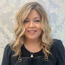 Donna Braddock's Instagram, Twitter & Facebook