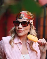 Os detalhes fazem toda a diferença , e os óculos @maxandco são a prova  disso! 🌟✨ Com acabamentos sofisticados e um design que exala frescor, que  eleva sua presença sob o sol.🌞☀️