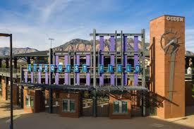 lindquist field
