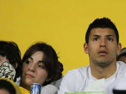 Un mimo a los hinchas del rojo llegó desde la cuenta de twitter de sergio 'el kun' agüero. Gianinna Sufre Por Su Hijo Que Seas Todo Menos Futbolista Benjamin Aguero Maradona Goal Com