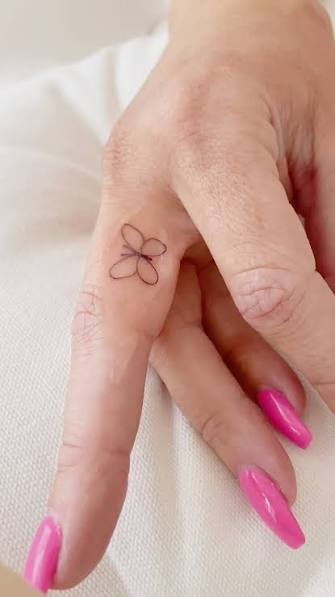 Butterfly Finger tattoo 🦋