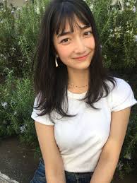 ミディアムさん向け たまにはストレートな髪型で攻めてみない hair 黒髪 セミロング 髪型 オン眉 ロング