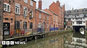 Lincoln Glory Hole path repairs could cost up to £100,000 - BBC News