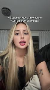 Mulher Colocando Apelidos Engraçados No Sobrinho