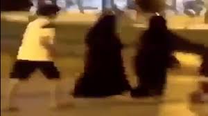 التحرش بامرأة في السعودية يلهب تويتر ومطالب بالقبض على الفاعل فيديو تركيا اليوم