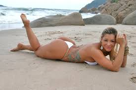 Resultado de imagem para gatinhas das praias