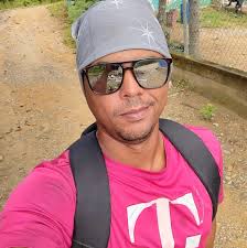 What tip is appropriate for a scuba diving instructor?