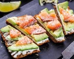 Tartine Avocat Chutes De Saumon Fume Et Chevre Frais Allege Recette Recette Tartine Tartine Avocat Recettes De Cuisine