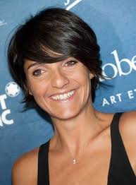 Florence Foresti Nee Le 8 Novembre 1973 A Venissieux Est Une Humoriste Et Actr Cheveux Courts Visage Rond Cheveux Courts Visage Carre Coupe De Cheveux Courte