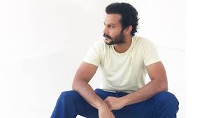 Happy Birthday Adinath Kothare 5 Lesser Known Facts About The Marathi Actor Zee5 News In 2011, urmila got married to adinath kothare, an actor, whom she met while shooting for her debut movie shubh mangal savdhan. urmila kanetkar with her husband, adinath kothare. happy birthday adinath kothare 5