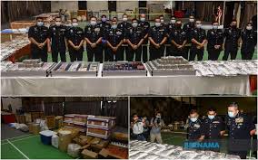 Buka prawan gak masuk masuk bersama anak rantau malaysia.agil kasiksa. Bernama Johor Police Seize Drugs Worth Rm201 Mln Biggest Seizure In Ncid History