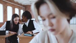 ⁉️#PreguntadelDía 🤔 Coméntenos ¿POR QUÉ LAS MUJERES CRITICAN TANTO A OTRAS  MUJERES? 👩👇, #CaféCaliente☕️☀️ estamos en vivo por @vtv_honduras, 📺  www.vtv.com.hn