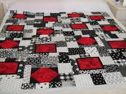 Black And White Quilt Patterns Black White And Red Quilt Black And White Quilts Red And White Quilts White Quilt