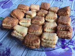 Zarte Zimt Kekse Mit Quark Fur Die Ganze Woche Nur 3 Zutaten Und Der Susse Leckerbissen Ist Geschaffen Top Rezepte De Rezept Zimt Kekse Leckerbissen Lecker