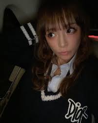 浜崎あゆみ ももメン momomika0314 に前髪ぱっつんにしてもらったホントはボブ位にしたい メンズのパリッとシャツにｖネックニット重ね着したら みちおが ayumihamasaki 浜崎あゆみ ayumihamasaki hamasakia vネックニット 浜崎あゆみ 重ね着