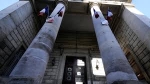 Selon la mécanique bien huilée des mandats de dépôt décernés à l'audience : Niort Mandat De Depot Et 3 Mois Ferme Pour Tentative De Vol Et Degradation En Recidive