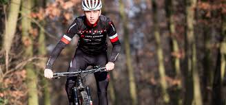 Samedi 3 juillet / descente. Ondrej Cink Oblekl Dres Kross Racing Teamu Tymy A Kluby Clanky Mtbs Cz