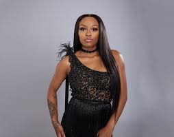 Dj zinhle presents a new song titled indlovu in collaboration with pal loyiso.the songstress had presented the artwork of the song to fans via her verified instagram account on 26 october, urging them to look forward to the song on 6 november. Dj Zinhle Launches New Premium Wig Brand Hair Majesty
