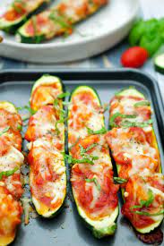 In a fried zucchini ( 139 g ) there are about 330 calories out of which 162 calories come from fat. Gefullte Zucchini Mit Hahnchen Und Parmesan Sauce Low Carb Rezept