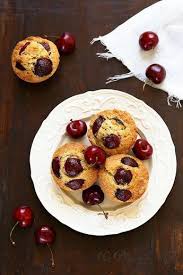 Gateau Aux Cerises Et Aux Amandes Un Dejeuner De Soleil Gateau Cerise Gateaux Et Desserts Recettes Sucrees