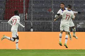 Mas no jogo da volta, em 08/03, o clube blaugrana supreendeu aos espectadores do mundo todo com uma vitória dramática e emocionante por 6x1. Assistir Real Madrid X Psg Jogo Completo
