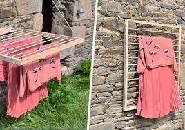 Vous gagnez de la place et surtout vous pouvez étendre votre linge assez facilement. Tuto Fabriquez Un Etendoir A Linge Gain De Place Pour L Exterieur Mobilier De Salon Etendoir A Linge Etendoir A Linge Mural