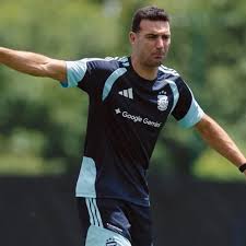Las dudas de Scaloni para el debut de Argentina ante Argelia en el Mundial: juega Cuti Romero