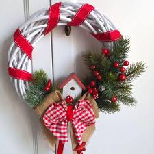 Rockdale wreaths of jonesport, maine (me) specializes in fresh wreaths for the front door, custom wreaths and decorative outdoor wreaths, plus much live christmas wreaths to your door. Red Xmas Wreath Xmas Wreath White Natural Wicker Wreath Etsy In 2020 Christmas Decorations For The Home Xmas Wreaths Christmas Wreaths