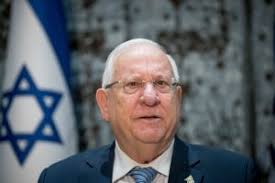 תמונת נשיא המדינה ראובן רבלין, כשראשו עטוף בכפייה הופצה הלילה ברשתות החברתיות לאחר גל ההסתה ששטף הלילה (שני) בקרב אנשי ימין שהחל מיד לאחר פרסום החלטת הנשיא. ×'× ×™ ×¢×ž×™ ×'×—×¨×• ×'×˜×¨×•×¨ ×¢×¨×•×¥ 20