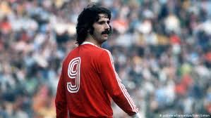 Der deutsche rekordmeister und seine gesamte fangemeinde trauern um gerd müller, der am frühen. Germany 1974 World Cup Hero Gerd Muller Dies Age 75 News Dw 15 08 2021