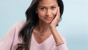 Holly Ambrose's Instagram, Twitter & Facebook