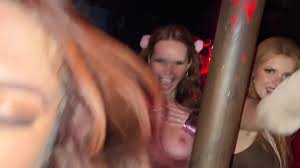 Free public flashing Porno GIFs on XGroovy.com