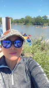 Beautiful day for kayaking🚣🏽‍♀️🎊💃🏽