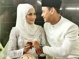 Pelakon, nelydia senrose, memberi bayangan bakal menamatkan zaman solo dengan kekasihnya yang hanya dikenali sebagai hafiz, tahun ini. Baju Kahwin Nelydia Senrose