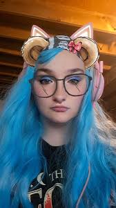 Does anyone have the Dota 2 game? I am deaf and I live in Peru! 🤟