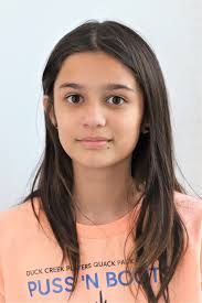 Graciela Mendoza (Esther Jane Alberry). Graciela is 12 years old. She has  previsously been Alice in Alice in wonderland, Feilding in Jungle book, the  Unicorn in the Lion Witch and the Wardrobe